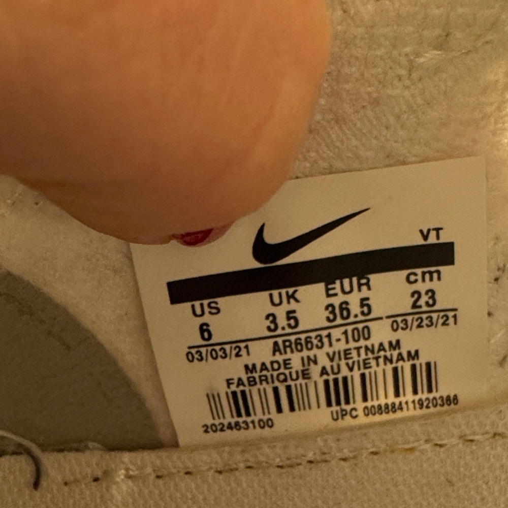 Nike White Air VaporMax with Translucent Soles - Picture 3 of 11